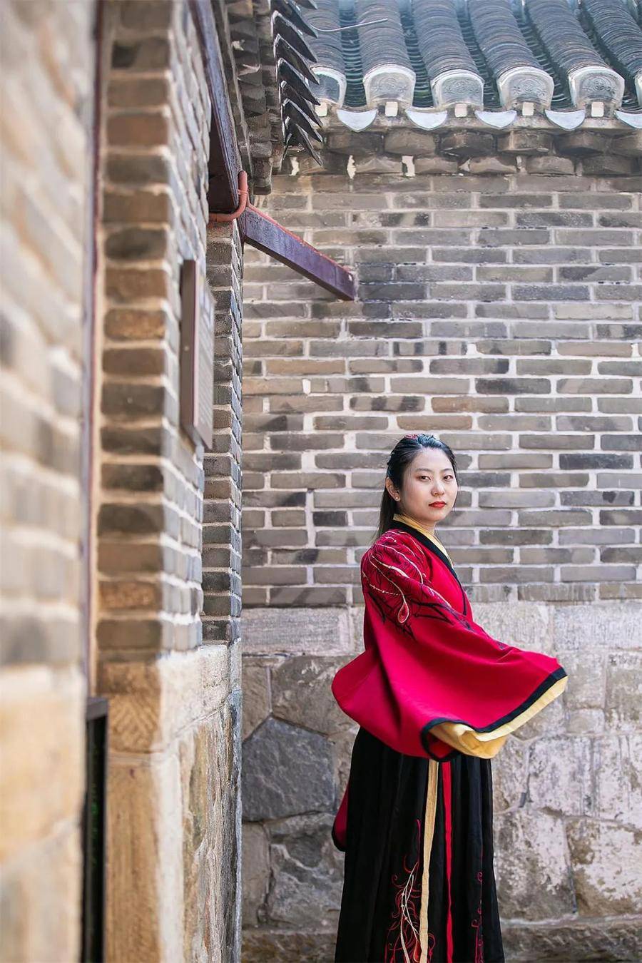跨越千年的“对话”，在威海刘公岛邂逅雕梁画栋与汉服之美